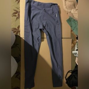 Leggings with mesh around ankle area